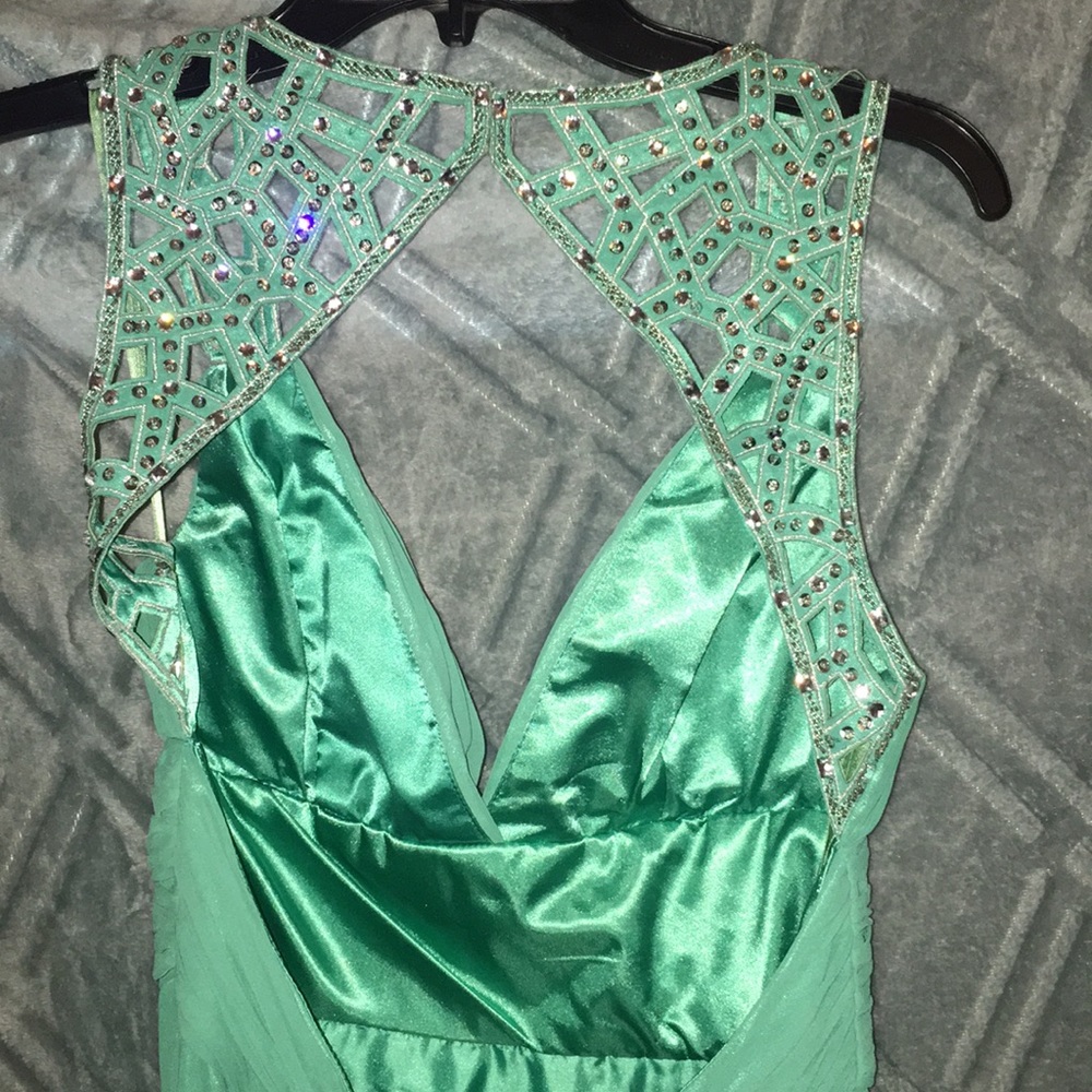Formal Dress - Picture 2 of 4